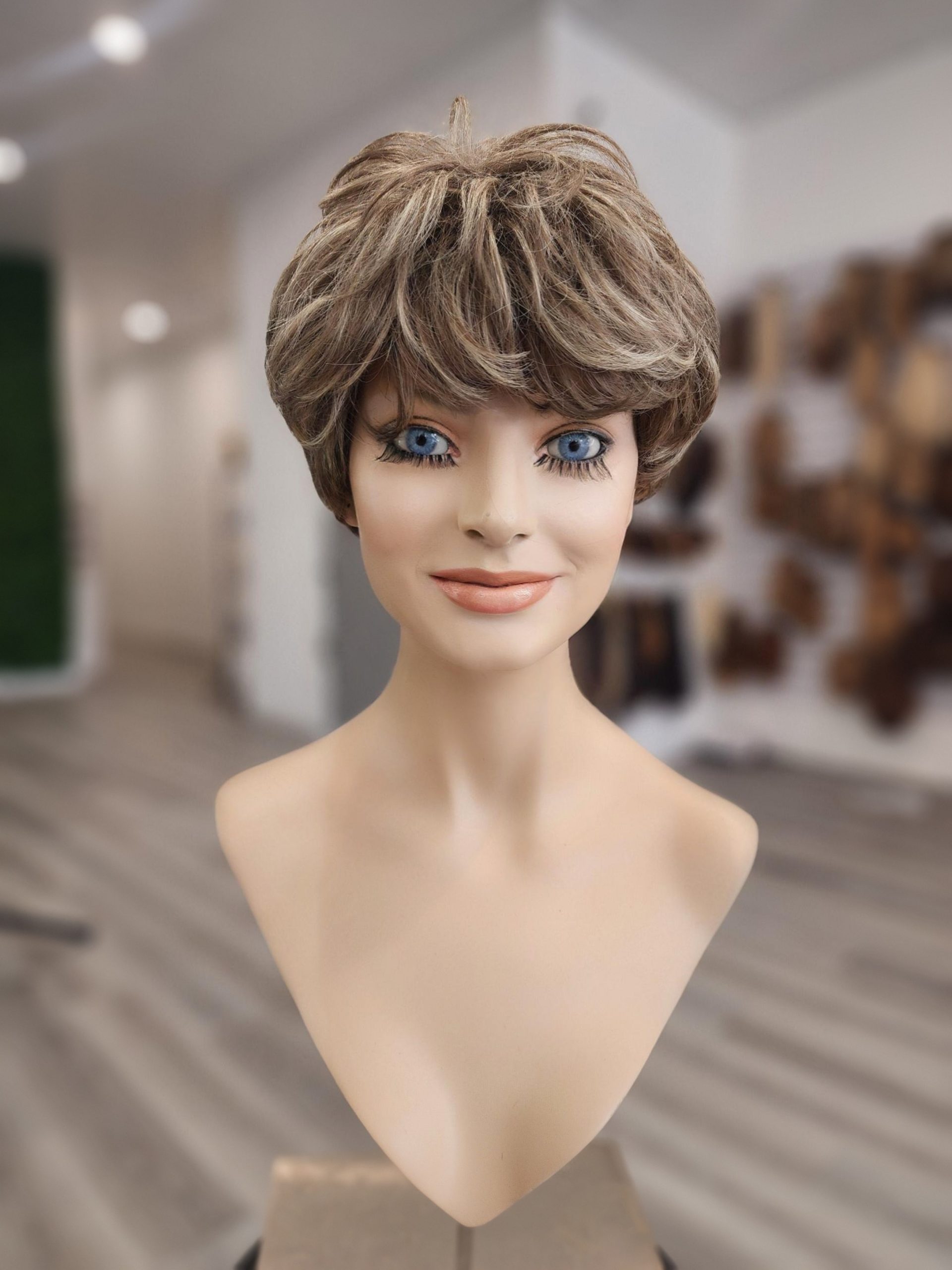 Short wavy synthetic wig