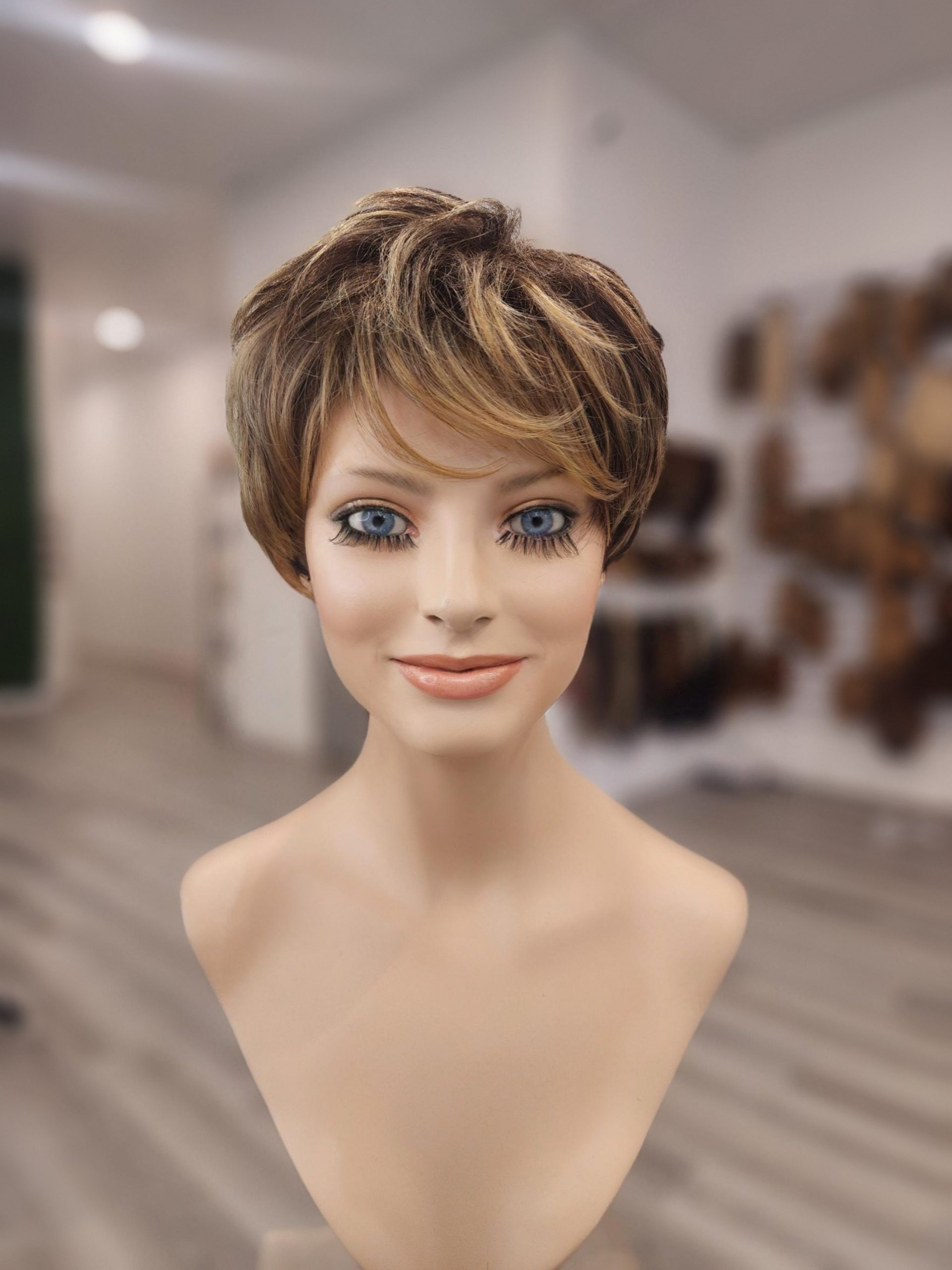 Short layered synthetic wig